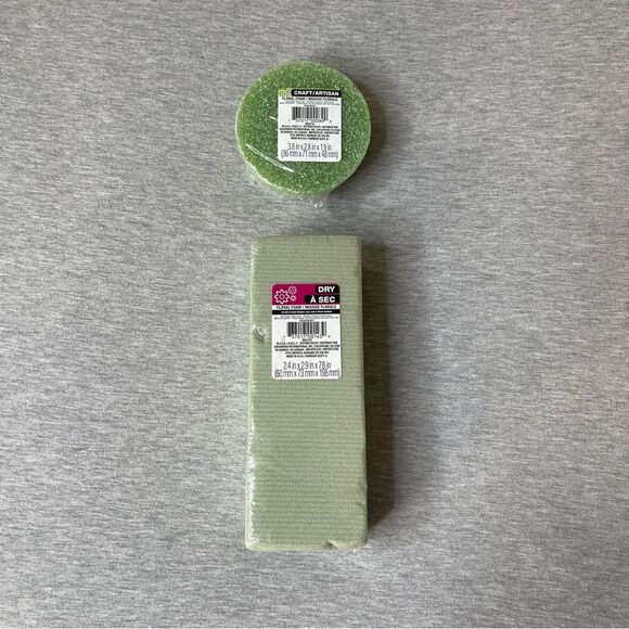 Dry A Sec Floral Bouquet Arrangement Foam 2 PCS. Set - Picture 2 of 3